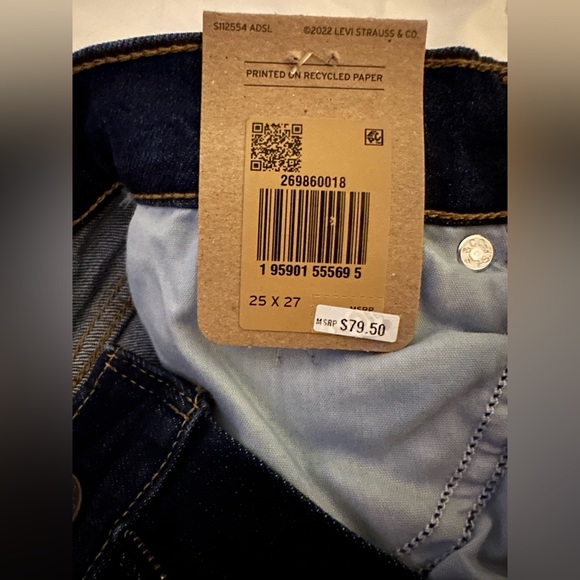 Levi's High-Rise Mom Jeans - Picture 7 of 12